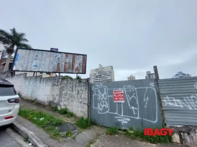 Lote/Terreno para alugar, 2472m² no Barreiros, São José