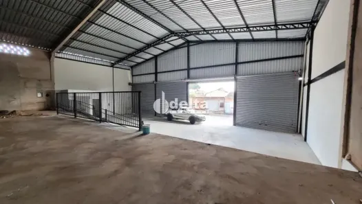 Ponto Comercial à venda, 800m² no Nossa Senhora das Graças, Uberlândia
