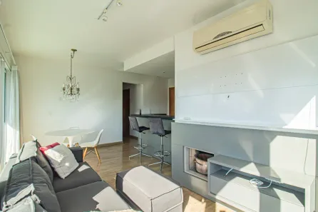 Apartamento com 2 Quartos para alugar, 74m² no Três Figueiras, Porto Alegre