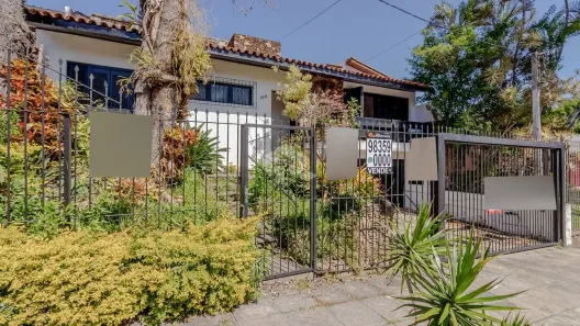 Casa com 4 Quartos à venda, 240m² no Três Figueiras, Porto Alegre
