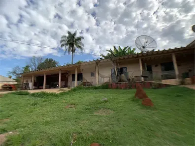Fazenda/Sítio com 4 Quartos à venda, 375m² no Centro, Araçoiaba da Serra