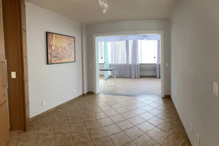 Apartamento com 2 Quartos para alugar, 100m² no Centro, Florianópolis