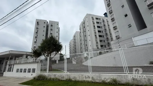 Apartamento com 2 Quartos para alugar, 59m² no Pinheirinho, Criciúma