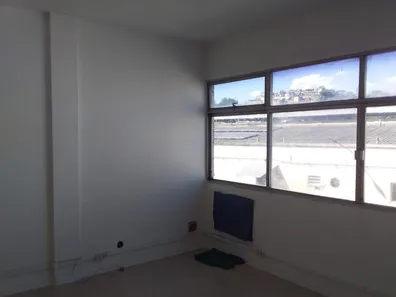 Sala Comercial para alugar, 32m² no Benfica, Rio de Janeiro