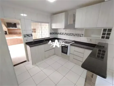 Casa com 3 Quartos à venda, 180m² no Jardim Europa, Uberlândia
