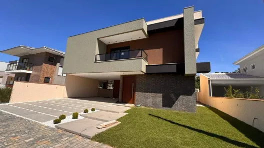 Sobrado com 4 Quartos à venda, 281m² no Barra do Saí, Itapoá