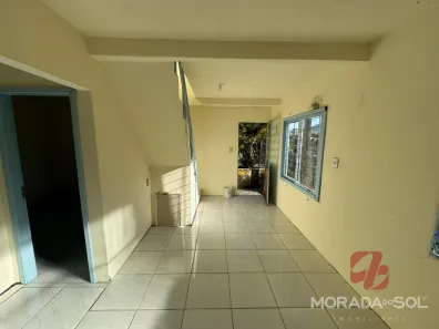 Sobrado com 4 Quartos para alugar, 75m² no Sertãozinho, Itapema