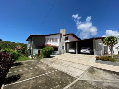 Casa com 5 Quartos à venda, 350m² no Candelária, Natal