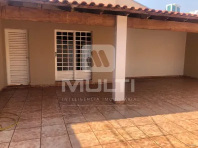 Casa com 3 Quartos para alugar, 140m² no Nossa Senhora Aparecida, Uberlândia
