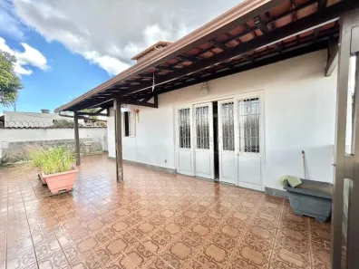Casa com 5 Quartos à venda, 270m² no Serrano, Belo Horizonte