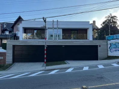 Sobrado com 3 Quartos à venda, 182m² no Santo Inácio, Curitiba