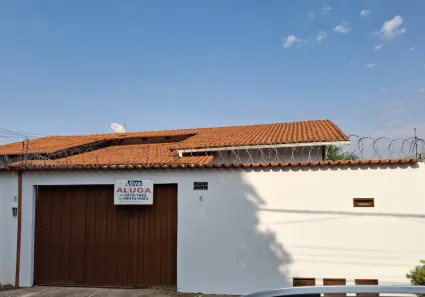 Casa com 3 Quartos para alugar, 100m² no Setor Leste Universitário, Goiânia