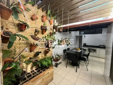 Casa com 4 Quartos à venda, 178m² no Jardim das Palmeiras, Uberlândia