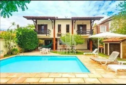 Casa com 3 Quartos à venda, 490m² no Camboinhas, Niterói