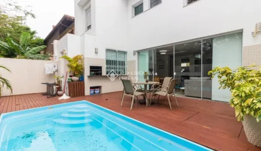 Casa com 3 Quartos para alugar, 190m² no Córrego Grande, Florianópolis