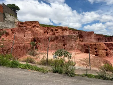 Lote/Terreno à venda, 377m² no Bosque dos Pinheiros, Juiz de Fora