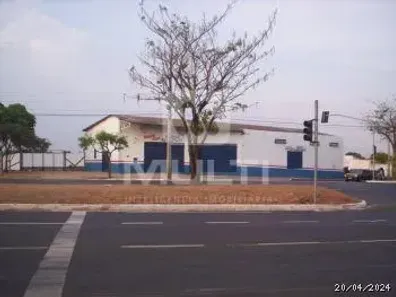 Ponto Comercial com 1 Quarto para alugar, 1000m² no Saraiva, Uberlândia
