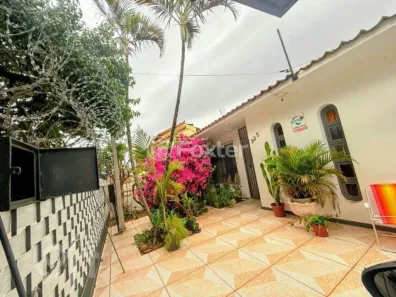 Casa com 3 Quartos à venda, 210m² no Nonoai, Porto Alegre