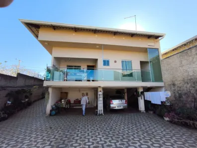 Sobrado com 3 Quartos à venda, 300m² no , Hidrolândia