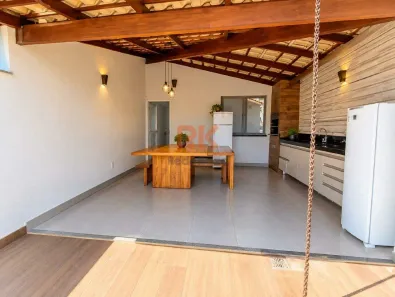 Casa com 4 Quartos à venda, 210m² no Cabral, Contagem