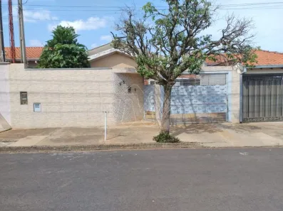 Casa com 3 Quartos à venda, 156m² no Jardim Pinheiros (Vila Xavier), Araraquara