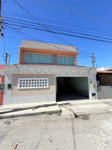Sobrado com 5 Quartos à venda, 250m² no Pereira Lobo, Aracaju