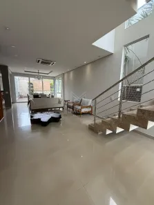Casa de Condomínio com 3 Quartos para alugar, 247m² no Esperança, Londrina