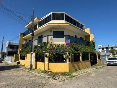 Sobrado com 3 Quartos à venda, 349m² no Armação, Penha