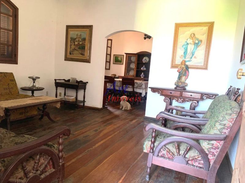 Casa com 4 quartos — Santa Amélia, Belo Horizonte