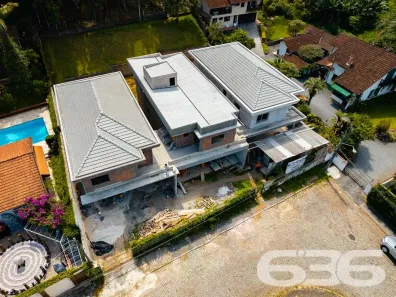 Sobrado com 4 Quartos à venda, 255m² no América, Joinville