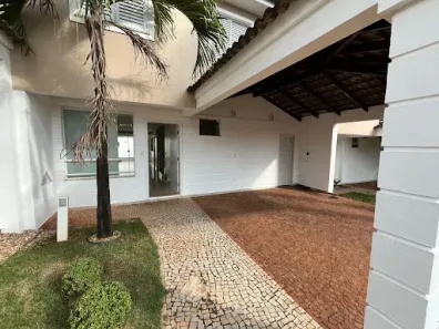 Casa com 3 Quartos para alugar, 168m² no Jardim Karaíba, Uberlândia