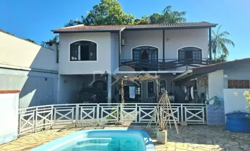 Casa com 4 Quartos à venda, 215m² no Petrópolis, Joinville