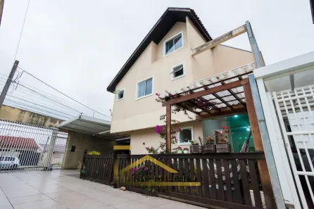 Sobrado com 4 Quartos à venda, 120m² no Uberaba, Curitiba