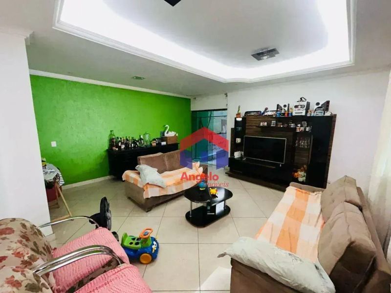 Casa com 3 quartos — Santa Mônica, Belo Horizonte