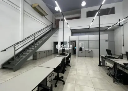 Ponto Comercial para alugar, 262m² no Umuarama, Uberlândia