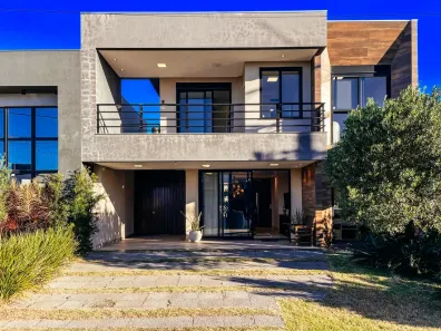 Sobrado com 4 Quartos à venda, 168m² no XANGRI-LÁ, Xangri-lá