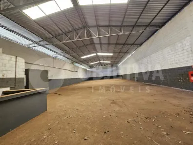 Galpão/Depósito/Armazém para alugar, 500m² no Distrito Industrial, Uberlândia