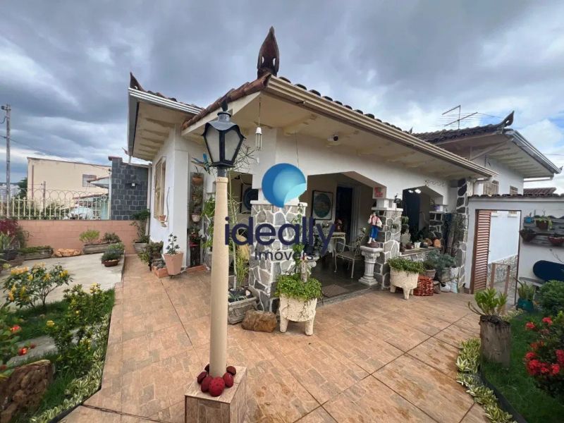 Casa com 2 quartos — Carlos Prates, Belo Horizonte