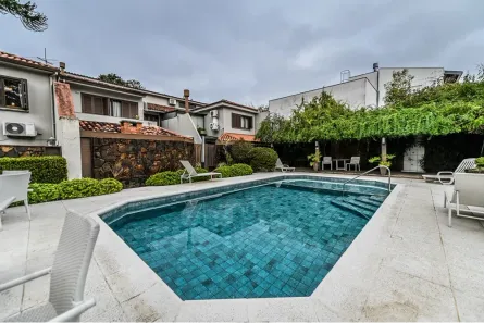 Casa de Condomínio com 4 Quartos à venda, 240m² no Três Figueiras, Porto Alegre