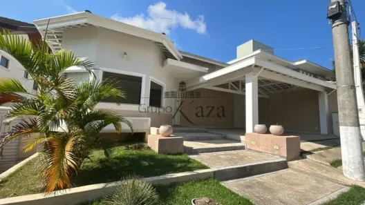 Casa de Condomínio com 3 Quartos para alugar, 250m² no Vila Zezé, Jacareí