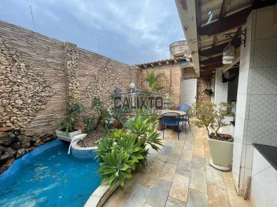 Casa com 3 Quartos à venda, 200m² no Aclimação, Uberlândia