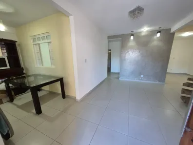 Casa com 5 Quartos para alugar, 150m² no Piatã, Salvador