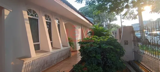 Prédio Comercial com 3 Quartos à venda, 211m² no Zona 04, Maringá