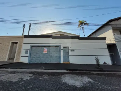Casa com 3 Quartos para alugar, 320m² no Osvaldo Rezende, Uberlândia