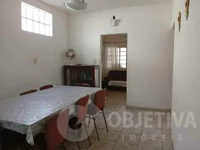 Casa com 3 Quartos à venda, 100m² no Santa Mônica, Uberlândia