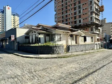 Casa com 5 Quartos para alugar, 444m² no Victor Konder, Blumenau