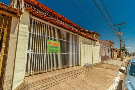 Sobrado com 8 Quartos à venda, 250m² no Taguatinga Norte, Brasília