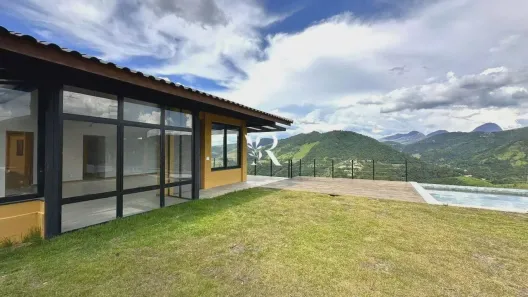 Casa com 3 Quartos à venda, 160m² no Pedro do Rio, Petrópolis