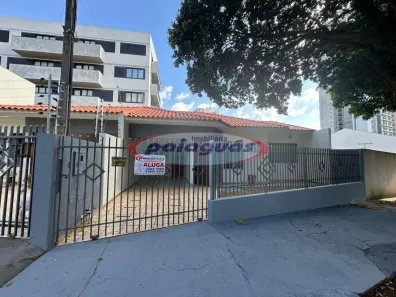 Casa com 2 Quartos para alugar, 75m² no Zona 08, Maringá