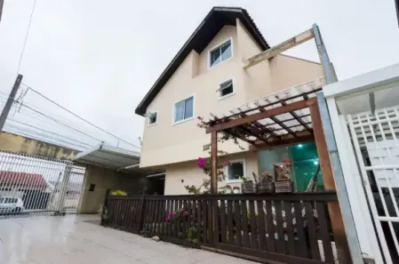 Sobrado com 4 Quartos à venda, 120m² no Uberaba, Curitiba